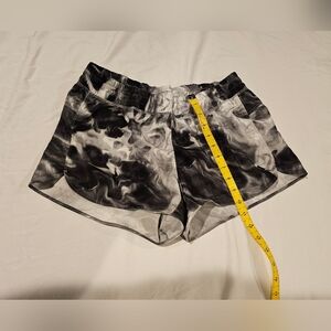 Adidas Black and Gray Swirl Women's Athletic Shorts Size M - Not Lined‎